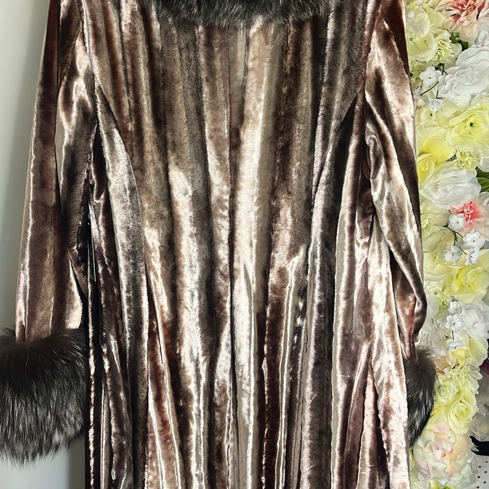 Pamela Dennis Brown Velvet Coat with Fox Fur Trim - Picture 7 of 12